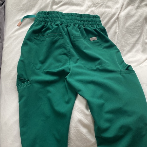 WearFigs Hunter Green Evan’s XS Petite Scrub Pants - high waisted - Picture 2 of 2
